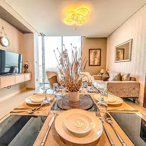 By Latinem Luxury 2br Holiday Cv B1309 Near Burj Khalifa شقة